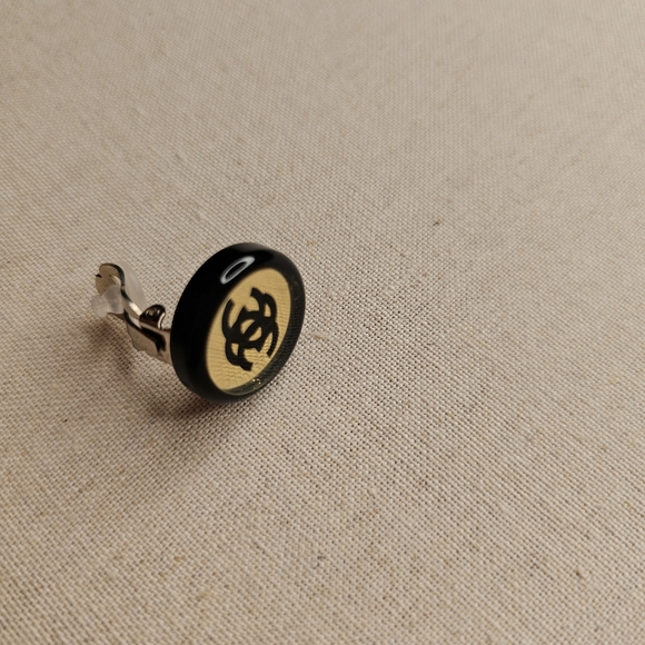 Chanel Clip on earrings one piece - Picture 11 of 14